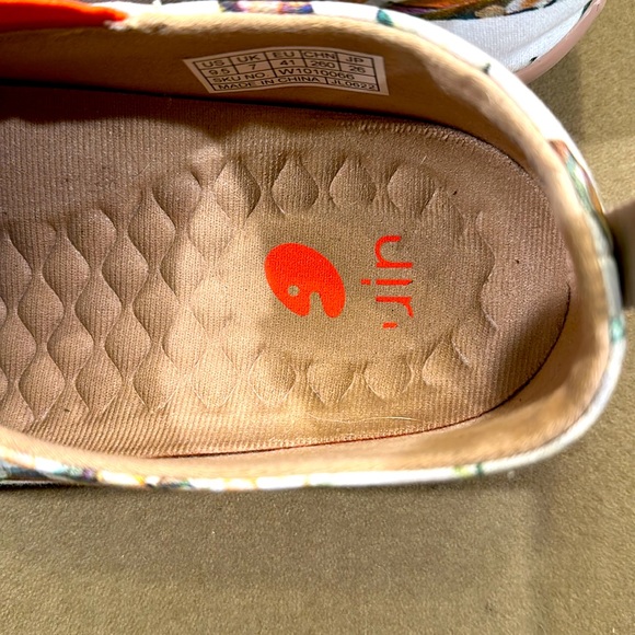 UIN Urban Travel-Toledo Collection - Picture 2 of 11